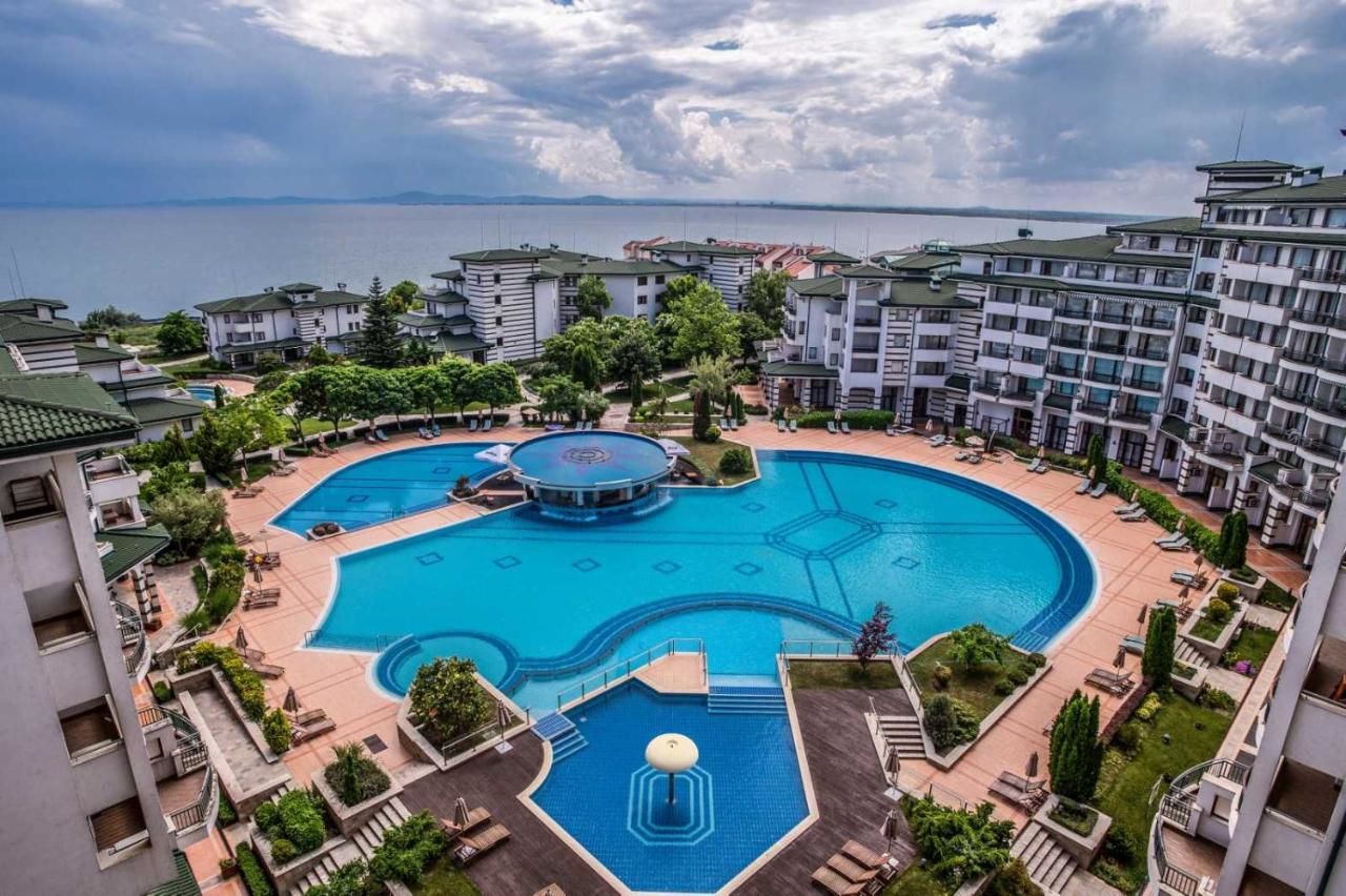 Курортные отели Emerald Beach Resort & Spa Равда
