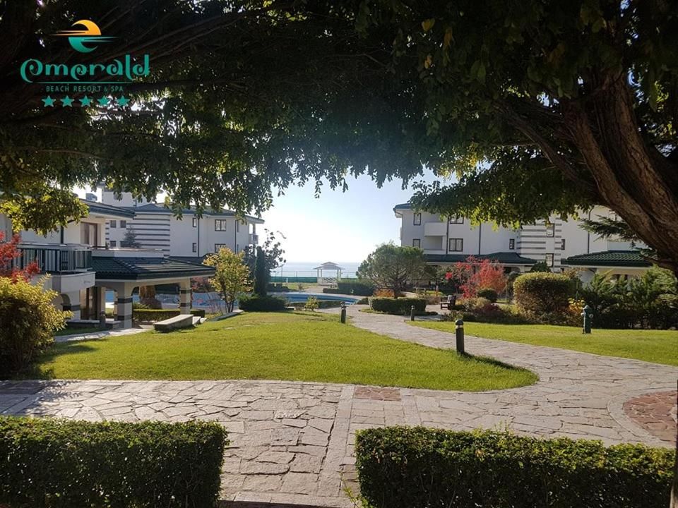 Курортные отели Emerald Beach Resort & Spa Равда-7