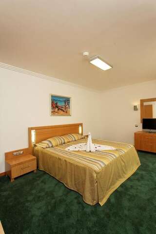 Курортные отели Emerald Beach Resort & Spa Равда Апартаменты с 2 спальнями и балконом (для 4 взрослых и 1 ребенка)-1